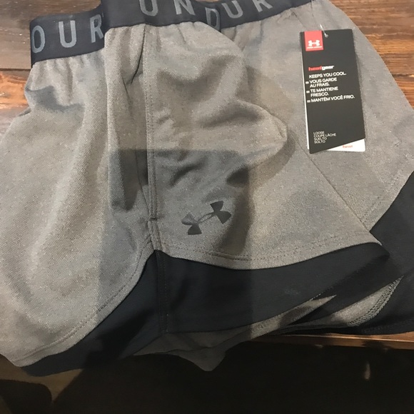 NWT Under Armour womens heatgear shorts.  Grey/Black size M - Picture 2 of 4